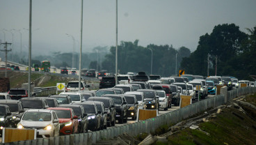 Arus Lalu Lintas Di Gerbang Tol Prambanan