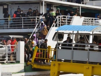 ASDP Ferry Bakauheni Seberangkan 35.746 Penumpang ke Merak H-3 Natal