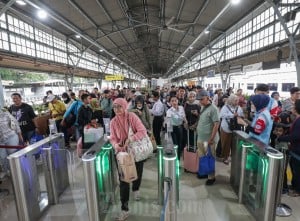 Kepadatan Penumpang Kereta Api Saat Libur Natal dan Tahun Baru