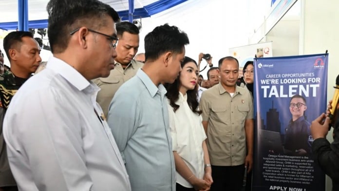 Didampingi Istri, Gibran Pantau Job Fair di BBPVP Medan