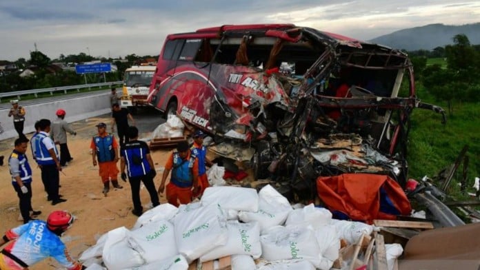 Kecelakaan Maut Bus dan Truk di Tol Pandaan-Malang, 4 Orang Tewas