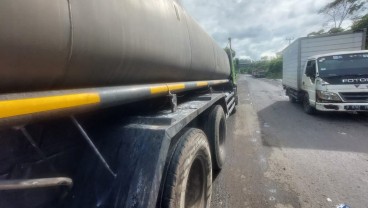 Cairan Kimia yang Bocor di Jalan Raya Padalarang-Purwakarta Ternyata Soda Api