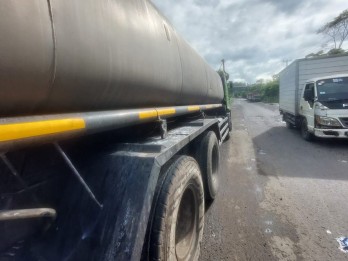 Cairan Kimia yang Bocor di Jalan Raya Padalarang-Purwakarta Ternyata Soda Api