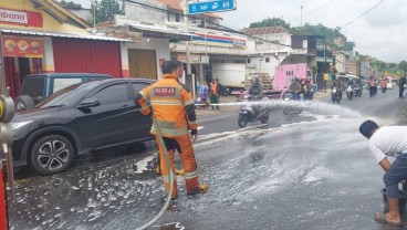 Mobil Tangki Angkut Cairan Kimia di Padalarang Bocor, Ratusan Kendaraan Mogok-Cat Mengelupas