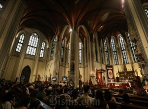 Suasana Ibadah Misa Natal di Gereja Katedral Jakarta