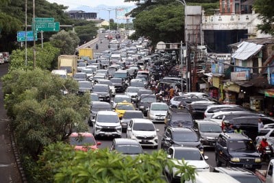 Kepadatan Jalan Menuju Kota Bandung Saat Momen Libur Natal dan Tahun Baru