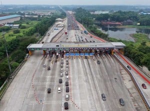 H-4 Libur Tahun Baru, Gerbang Tol Cikampek Utama Terpantau Ramai Lancar