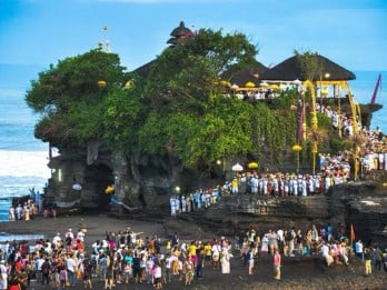 Kunjungan Wisatawan ke Tanah Lot Saat Tahun Baru Diprediksi Tembus 10.000 orang