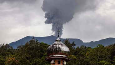 Gunung Marapi di Sumbar Alami Erupsi pada Penghujung 2024, Tinggi Abu Capai 500 Meter