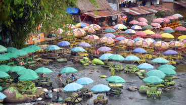 Wisata Air Lubuk Lukum Di Padang