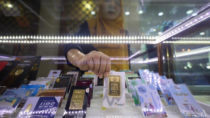 Harga Emas 24 Karat Antam Hari Ini Turun ke Level Rp1,53 Juta per Gram