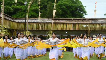 Ritual Pecaruan Nawa Gempang Di Kawasan Wisata