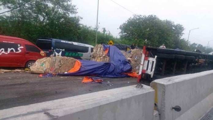 Kecelakaan Tol Cipularang: Truk Tak Kuat Nanjak, Hantam 4 Kendaraan