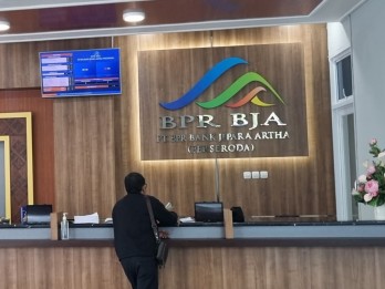 OJK Ungkap Biang Kerok 20 Bank Perekonomian Tutup selama 2024