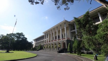 Istri Wamenkomdigi hingga Wamenkeu Anggito Masuk dalam Daftar 81 Guru Besar UGM