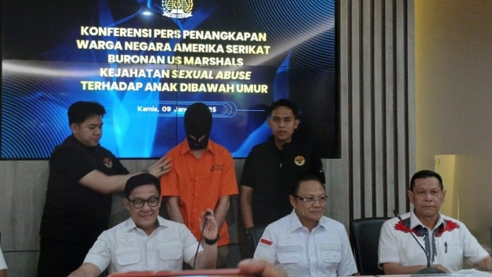 Buronan Pedofil Asal AS Ditangkap saat Perpanjang Izin Tinggal di Kantor Imigrasi