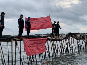 Resmi Disegel, KKP Turunkan Tim Patroli di Sekitar Pagar Laut Misterius