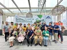 Tugure Sulap Atap Gedung Jadi Green House, Panen Perdana Bayam dan Kangkung