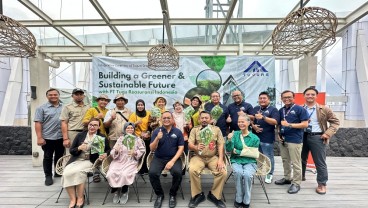 Tugure Sulap Atap Gedung Jadi Green House, Panen Perdana Bayam dan Kangkung