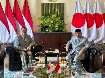 Kompak Pakai Jas Abu-Abu, Prabowo Lakukan Pertemuan Bilateral dengan PM Ishiba di Istana Bogor