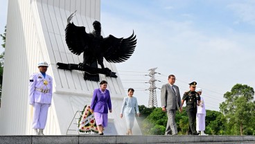 PM Jepang Ishiba Shigeru dan Istri Beri Penghormatan di TMPN Utama Kalibata