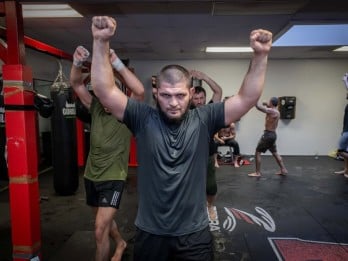 Maskapai Frontier Airlines Lakukan Investigasi Pengusiran Khabib Nurmagomedov