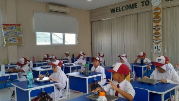 Omzet Kantin Sekolah Terjun Bebas Gara-gara MBG, PJ Gubernur Teguh Buka Suara