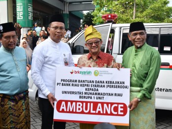 Melalui Menteri Pendidikan, BRK Syariah Serahkan Ambulance untuk UMRI