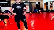 Frontier Airlines Kembalikan Uang Khabib Nurmagomedov dan Beberkan Alasan Pengusiran