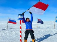 Putri Handayani Jadi Perempuan Pertama dari Indonesia Capai Puncak Antartika