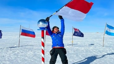 Putri Handayani Jadi Perempuan Pertama dari Indonesia Capai Puncak Antartika