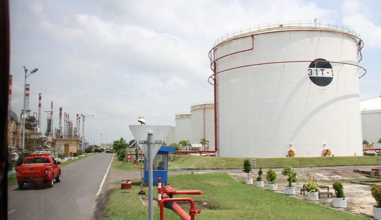 Indonesia Weighs Russian Oil Imports Amid Sanctions