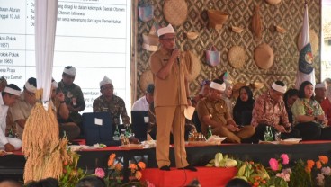 Mendagri Apresiasi Penerapan Pembebasan BPHTB dan Retribusi PBG Bagi MBR di Sumedang