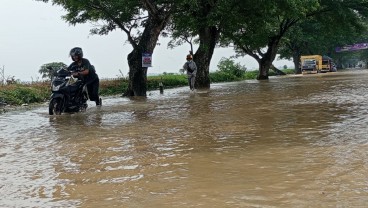 Hujan Semalaman, Kabupaten Cirebon Terendam Banjir