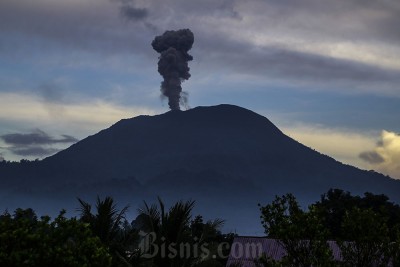 Erupsi Gunung Ibu Masih Berlanjut