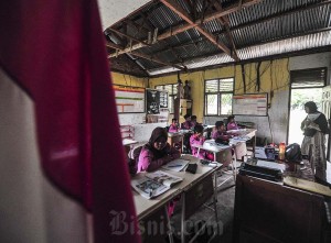 Tetap Menuntut Ilmu Meski 20 Tahun Bangunan Sekolah Rusak