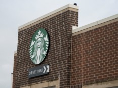 Starbucks Bakal PHK Karyawan pada Awal Maret 2025