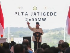 Prabowo Resmikan 37 Proyek Listrik, Targetkan Ekonomi Tumbuh 8%