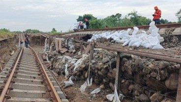 Jalur Kereta Api di Grobogan Masih Terputus