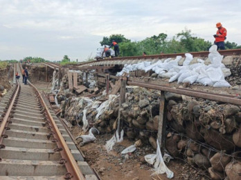 Jalur Kereta Api di Grobogan Masih Terputus
