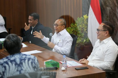 Zulhas Pimpin Rapat Koordinasi Terkait Penugasan Perum Bulog Untuk Melaksanakan Pembelian Gabah dan Beras