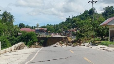 Jalan Trans Sulawesi di Poso Putus Akibat Longsor