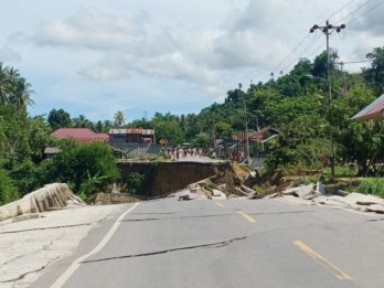 Jalan Trans Sulawesi di Poso Putus Akibat Longsor