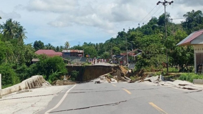 Jalan Trans Sulawesi di Poso Putus Akibat Longsor