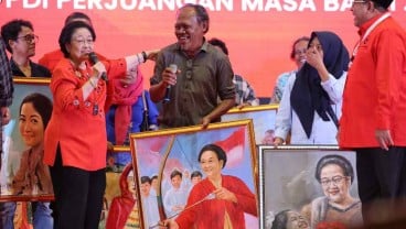 Momen Megawati Dapat Kejutan Ulang Tahun Lukisan dari Kader Saat Bimbingan Teknis PDIP