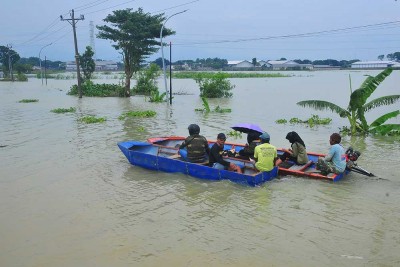 Jalanan di Kudus Jawa Tengah Tergenang Banjir