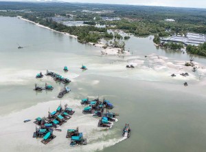 Aktivitas Penambangan Biji Timah Ilegal di Kepulauan Bangka Belitung