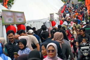 Warga Padati Festival Bandeng Rawa Belong di Jakarta