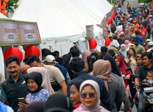 Warga Padati Festival Bandeng Rawa Belong di Jakarta