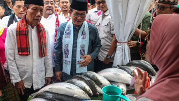 Gubernur Jakarta Kunjungi Festival Bandeng Rawa Belong